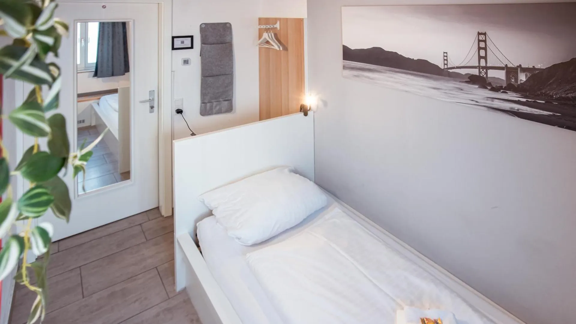 Haus99 Budget Pension & Apartments Fuerth