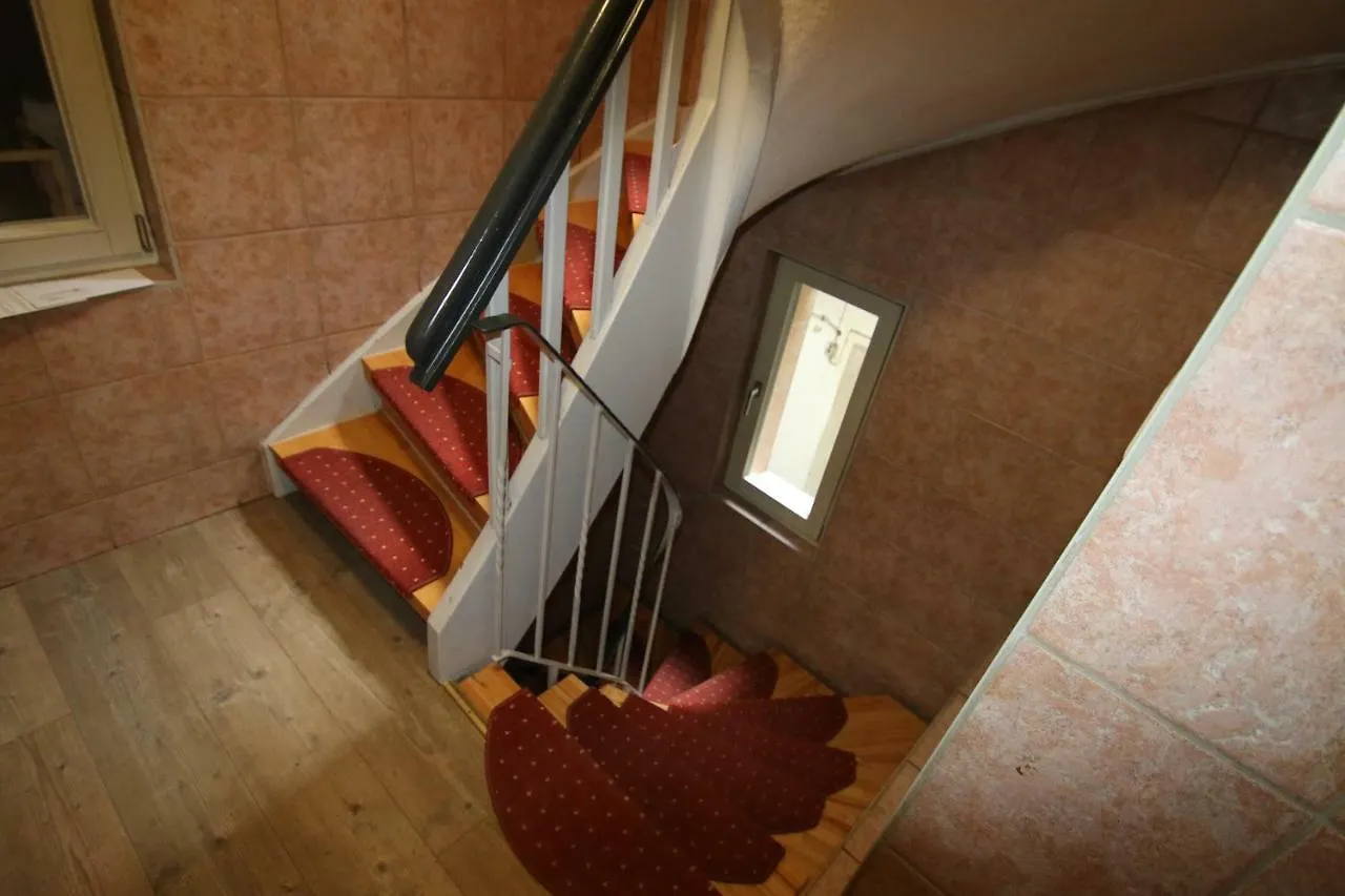 Haus99 Budget Pension & Apartments Fuerth